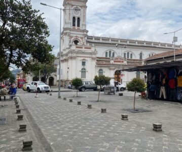 Entre ríos, piedra y memoria del centro histórico de Cuenca